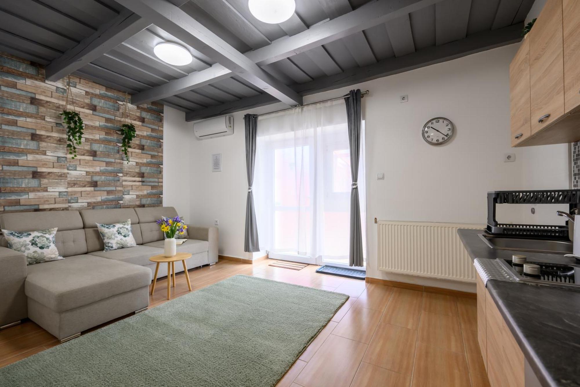 Hotel Koevirozsa Pihenohaz Demjén Esterno foto